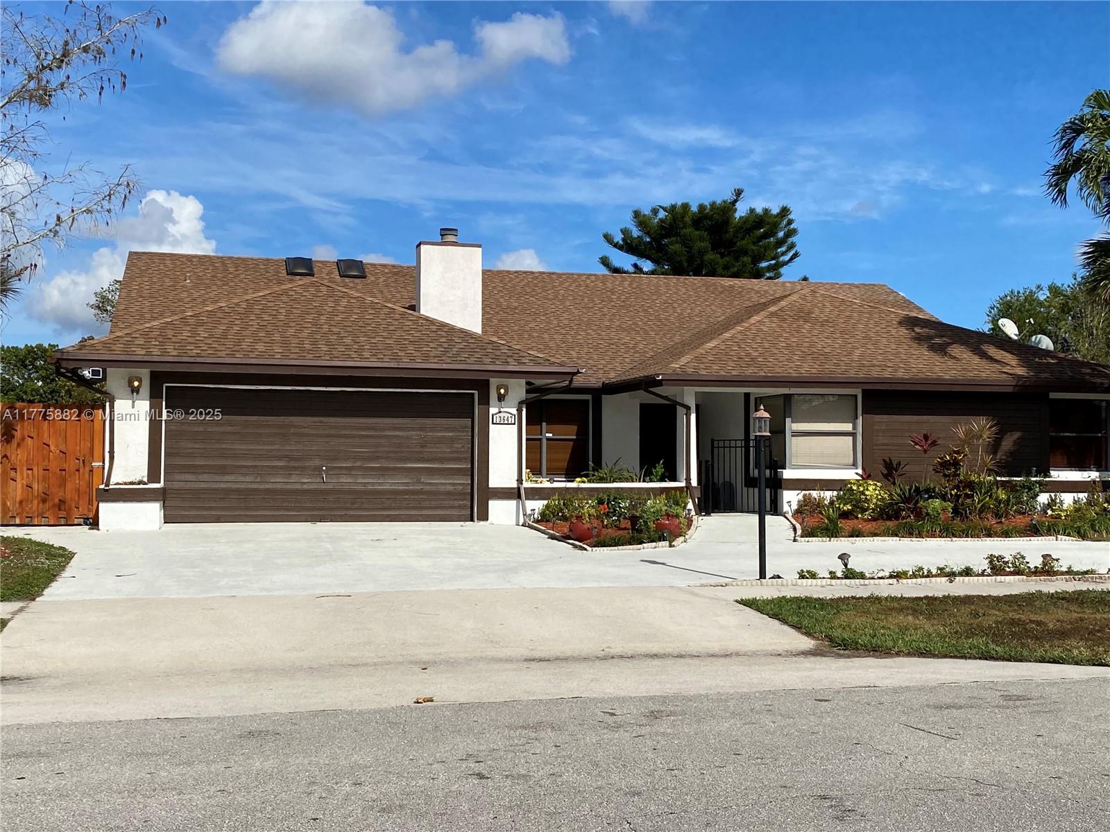 13647 Barberry Dr Property Photo