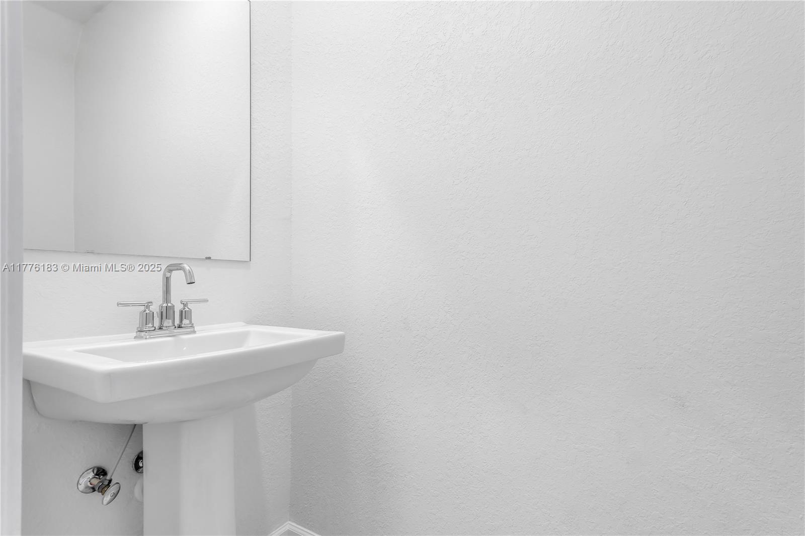 2445 Se 10th St 0 Property Photo 18