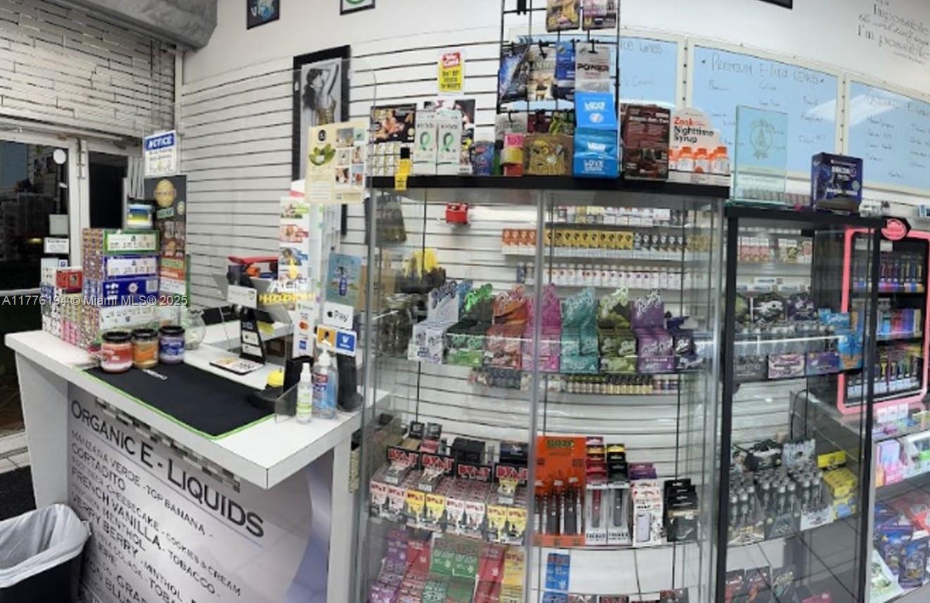 DORAL Smoke Shop Property Photo 1