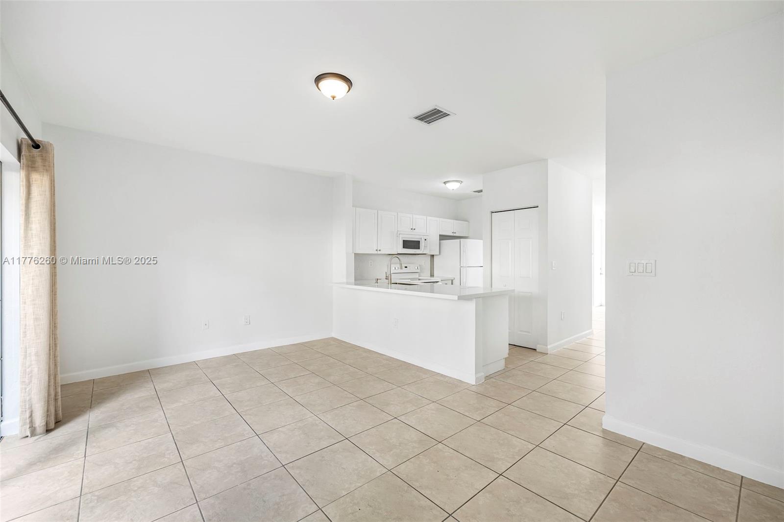 1650 Ne 33rd Rd 107-10 Property Photo 18