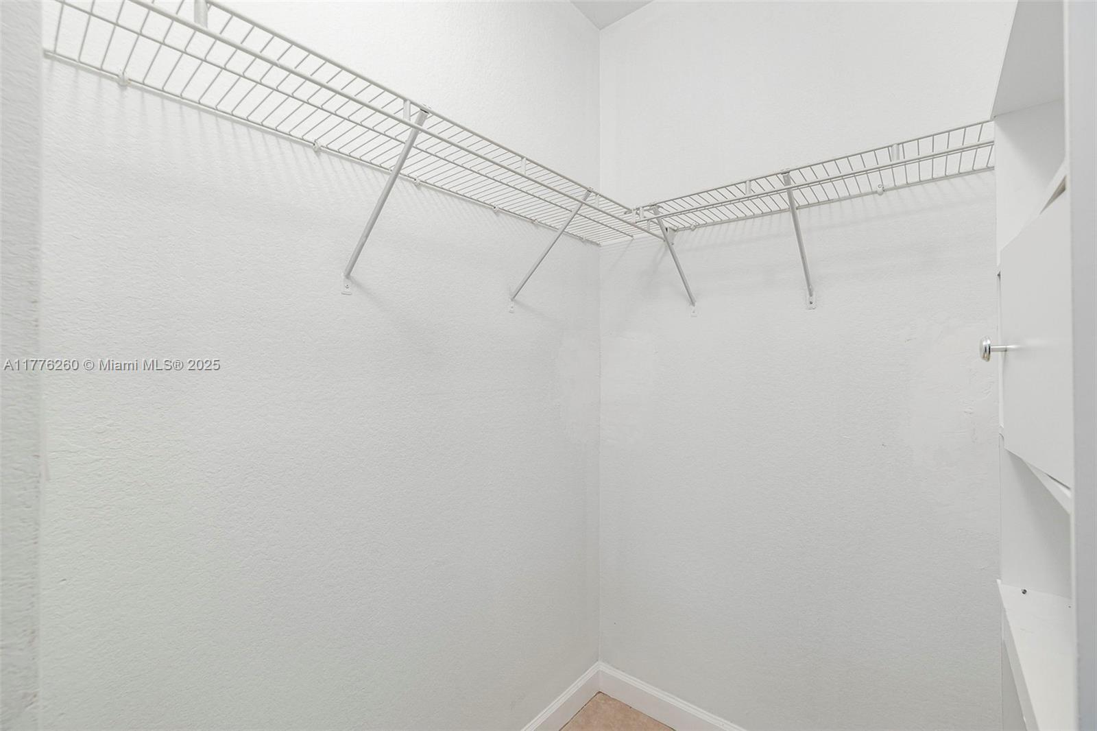 1650 Ne 33rd Rd 107-10 Property Photo 32