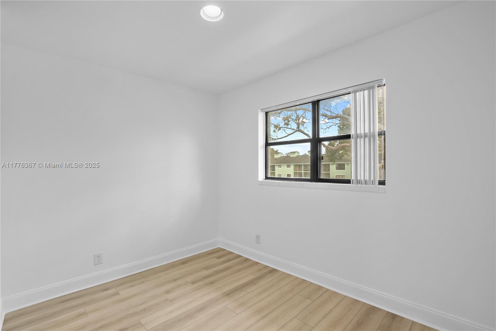 4088 N Pine Island Rd 407 Property Photo 12