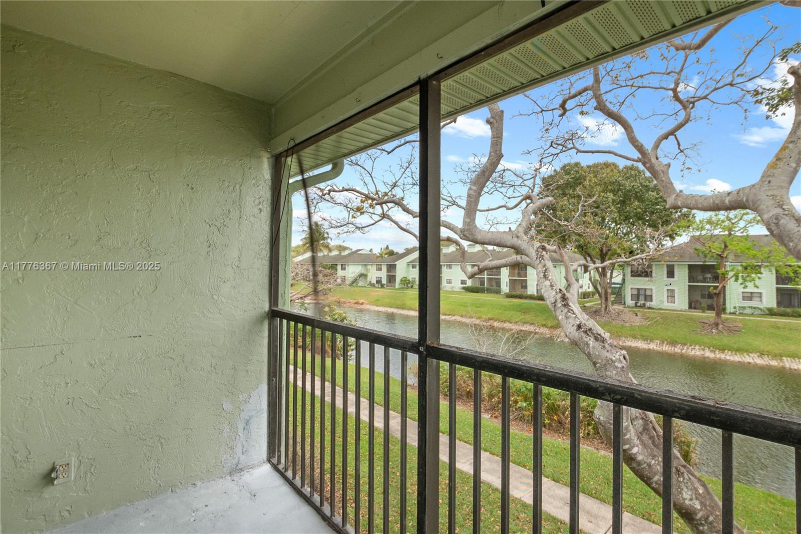 4088 N Pine Island Rd 407 Property Photo 22