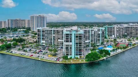 200 Leslie Condo Real Estate Listings Main Image