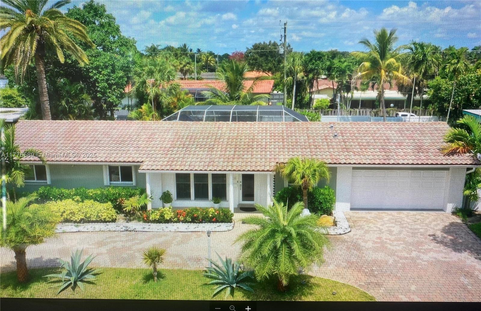 428 N Crescent Dr Property Photo 2