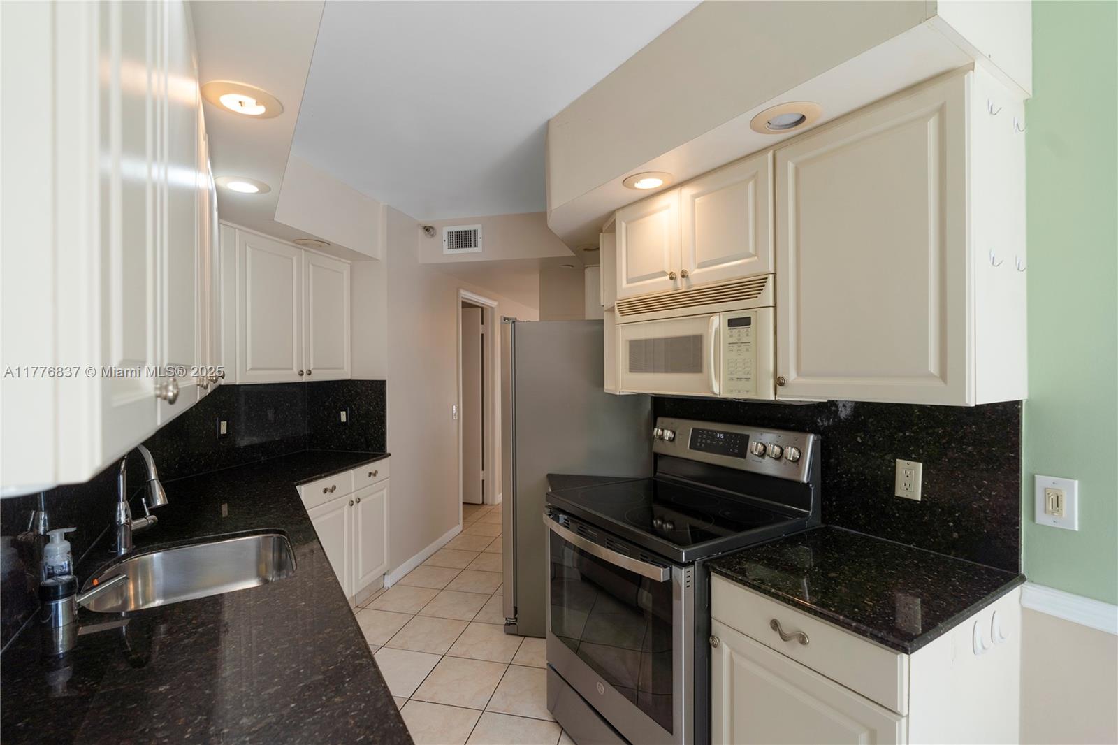 3610 Yacht Club Dr 213 Property Photo 7
