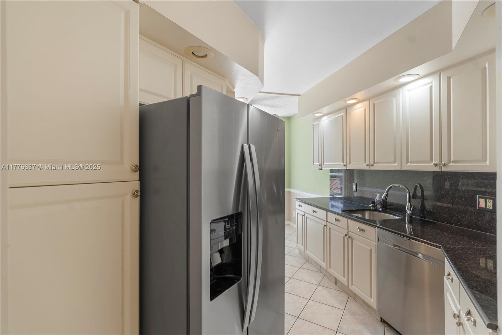 3610 Yacht Club Dr 213 Property Photo 8