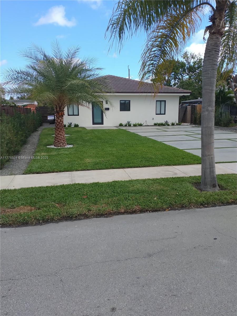 1819 Ne 182 St Property Photo 3
