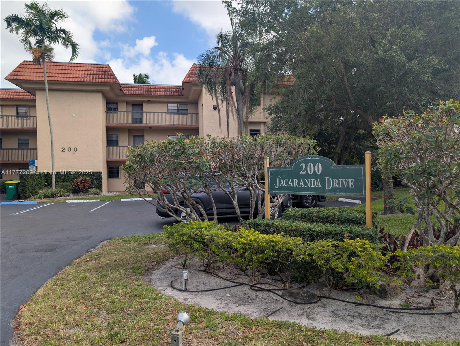 200 Jacaranda Country Club Dr 6a Property Photo