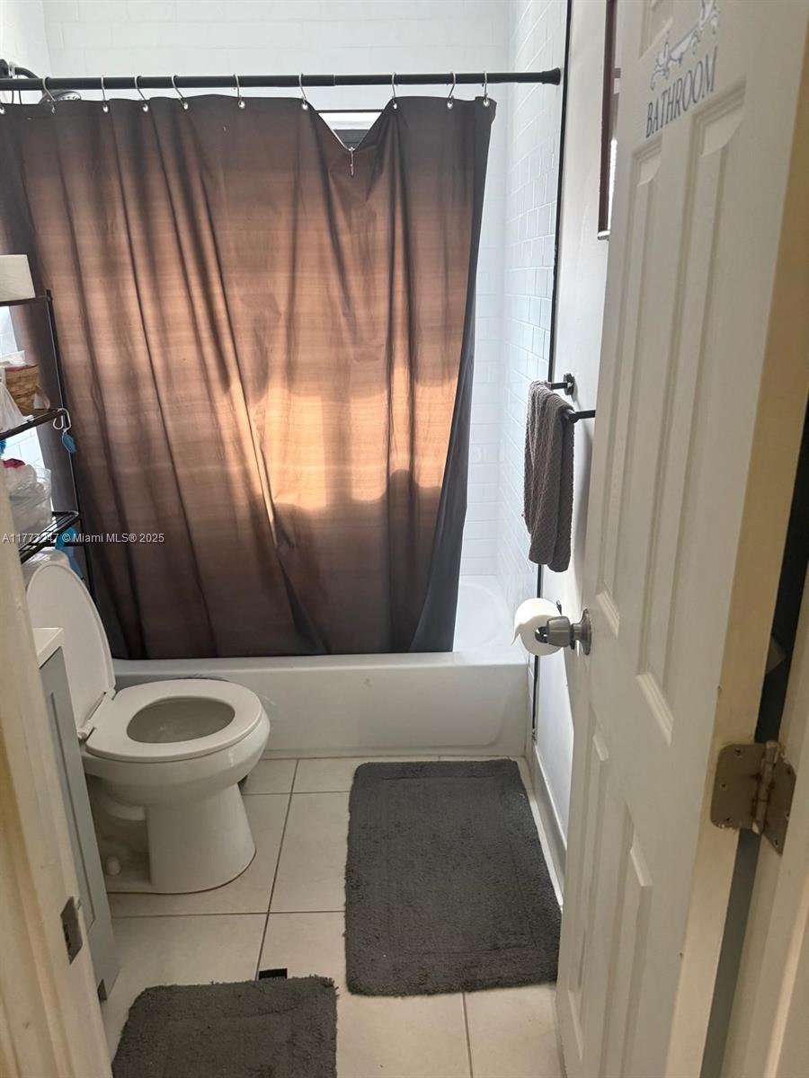 2469 Nw 35th St Property Photo 17