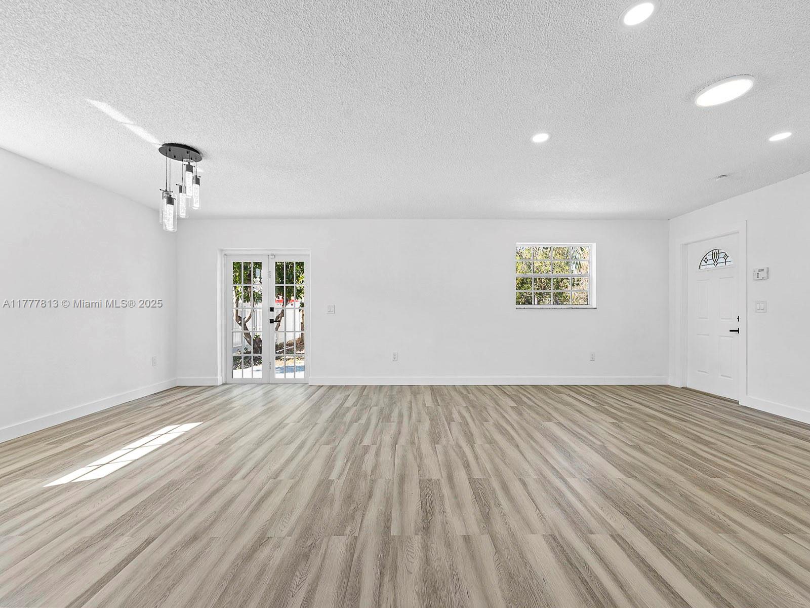 139 Ne 17th St Property Photo 6