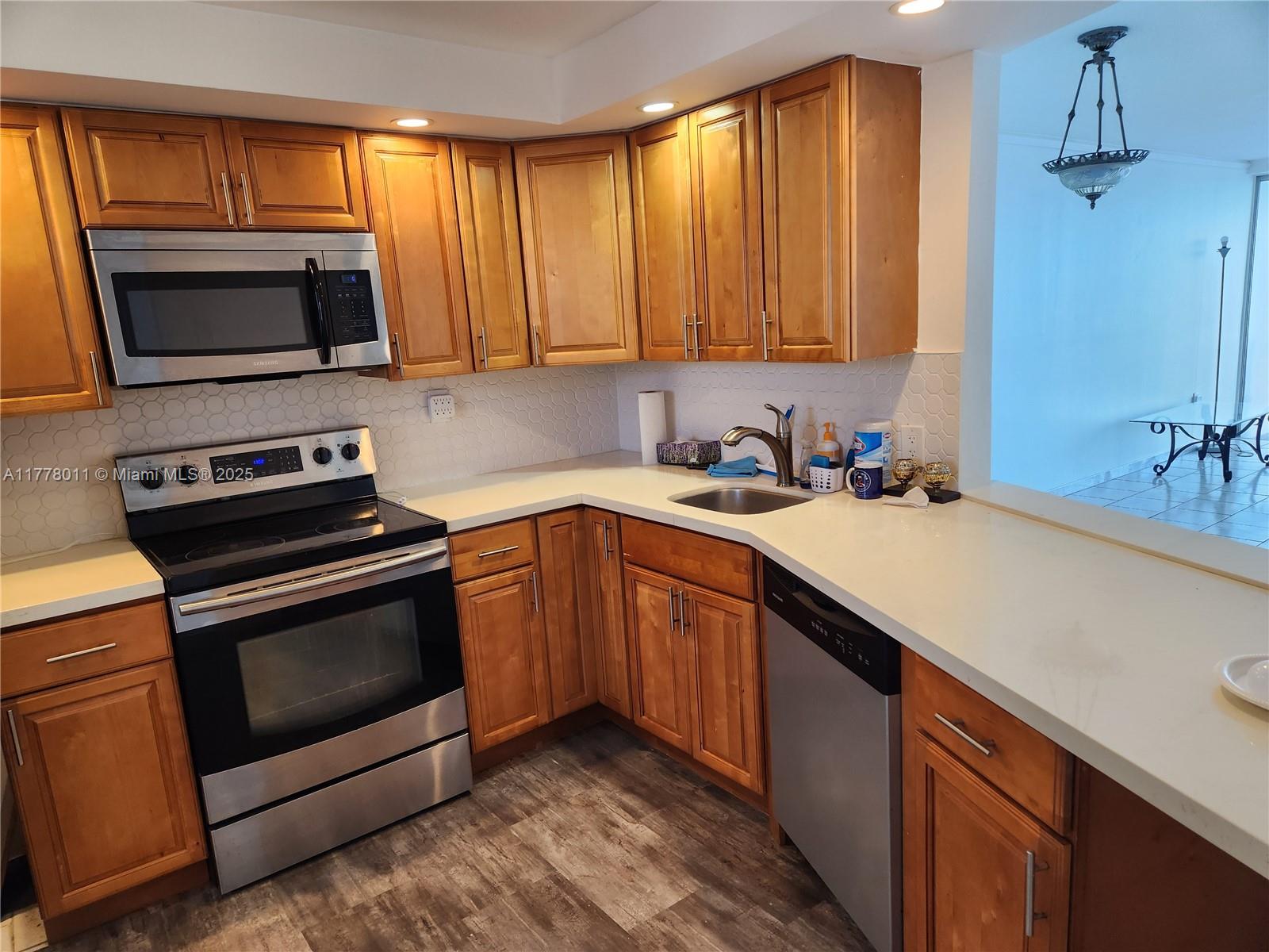 1750 NE 191st St 626-4