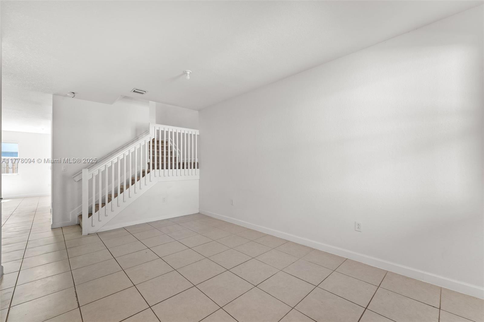 2650 Se 10th St Property Photo 4