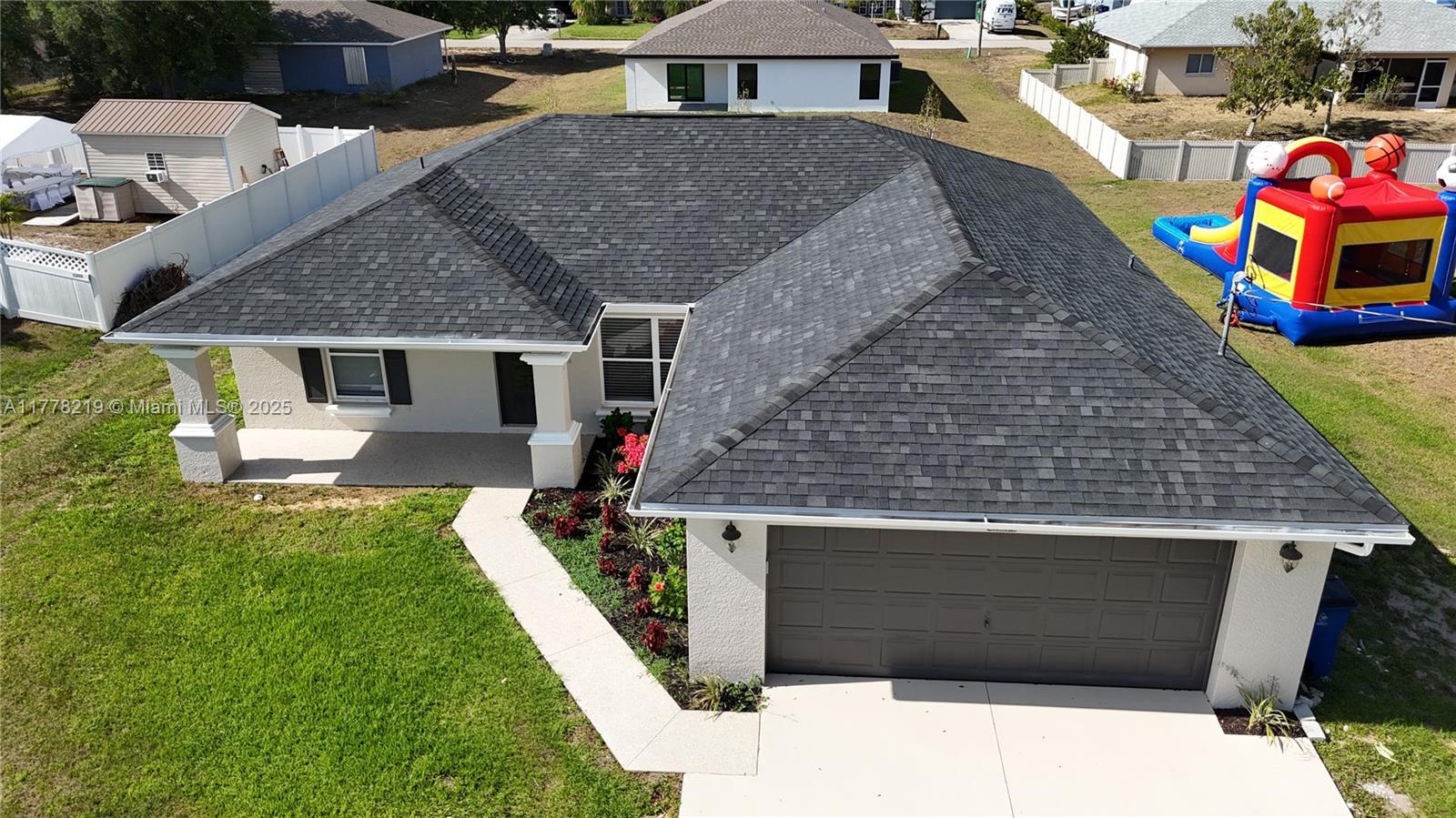 213 Manasota St Property Photo
