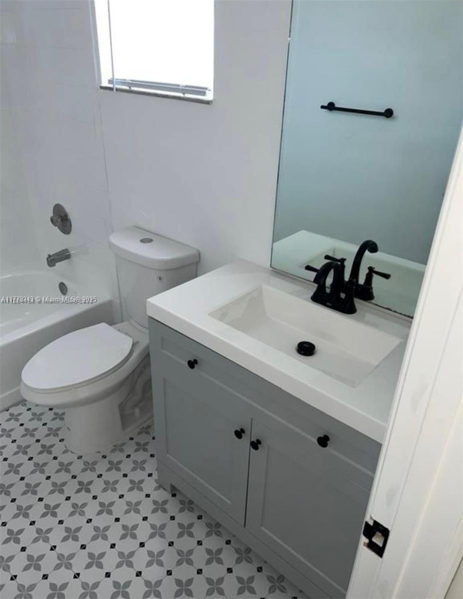 1120 Se 13th Ter 1120 Property Photo 8