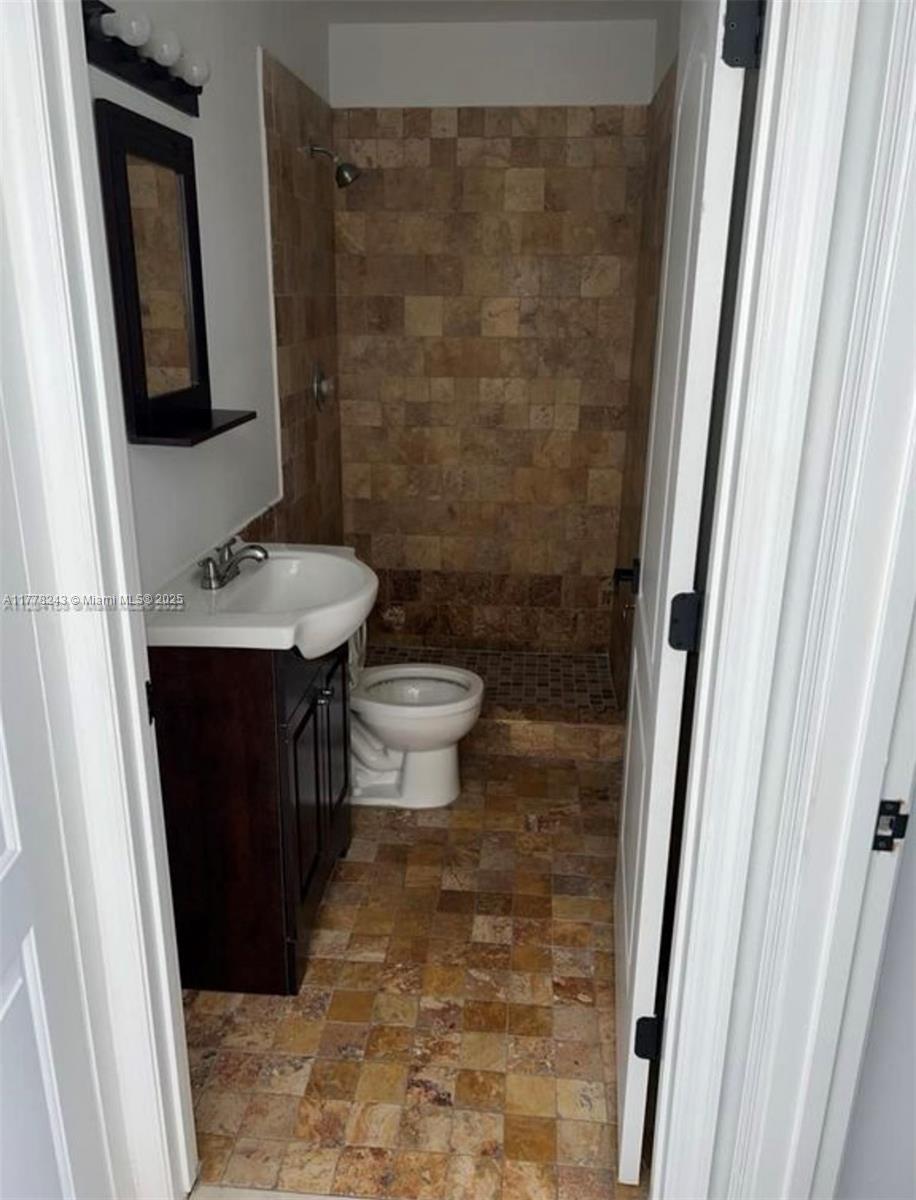 1120 Se 13th Ter 1120 Property Photo 11