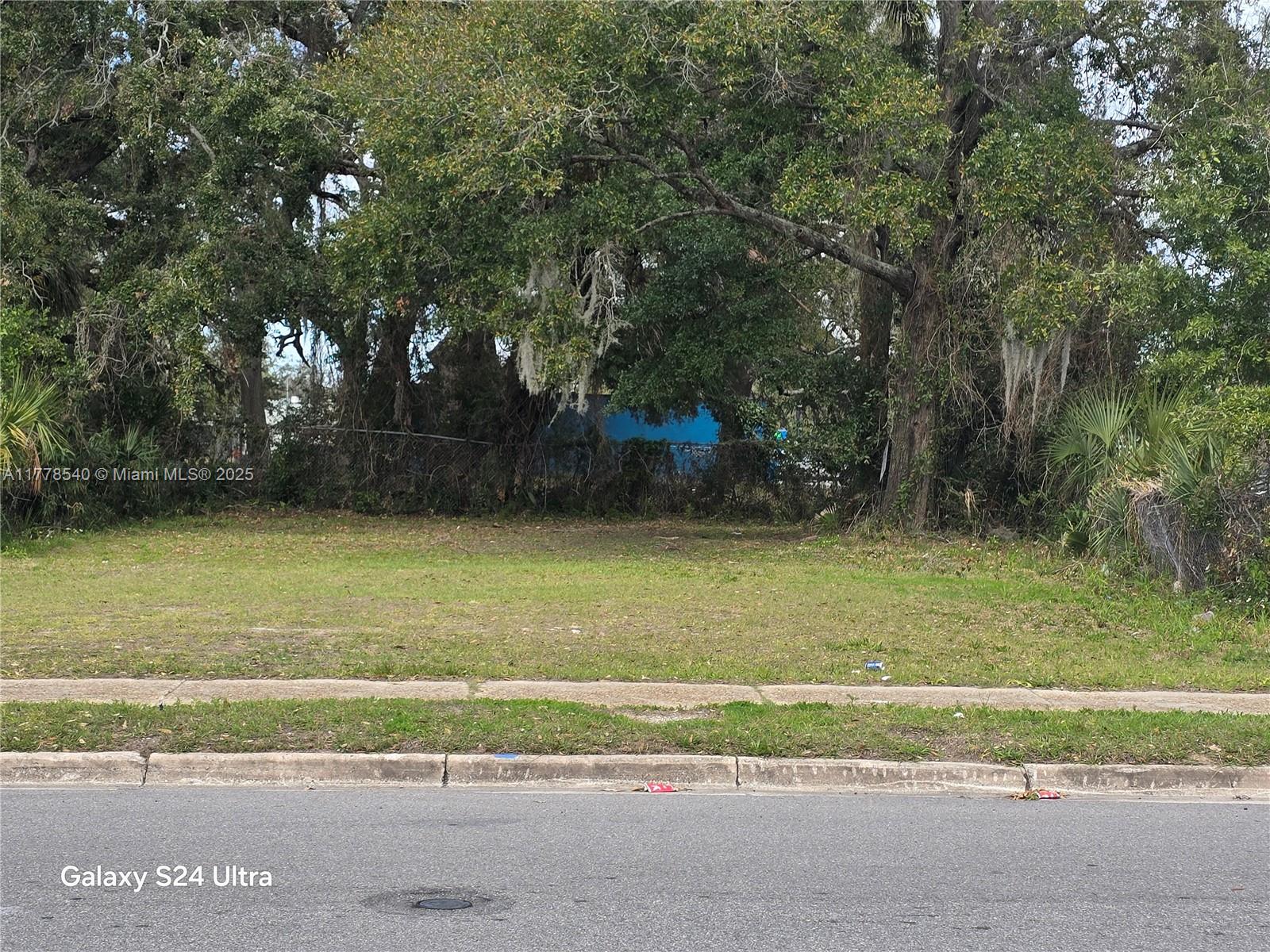 963 Albert Street Property Photo