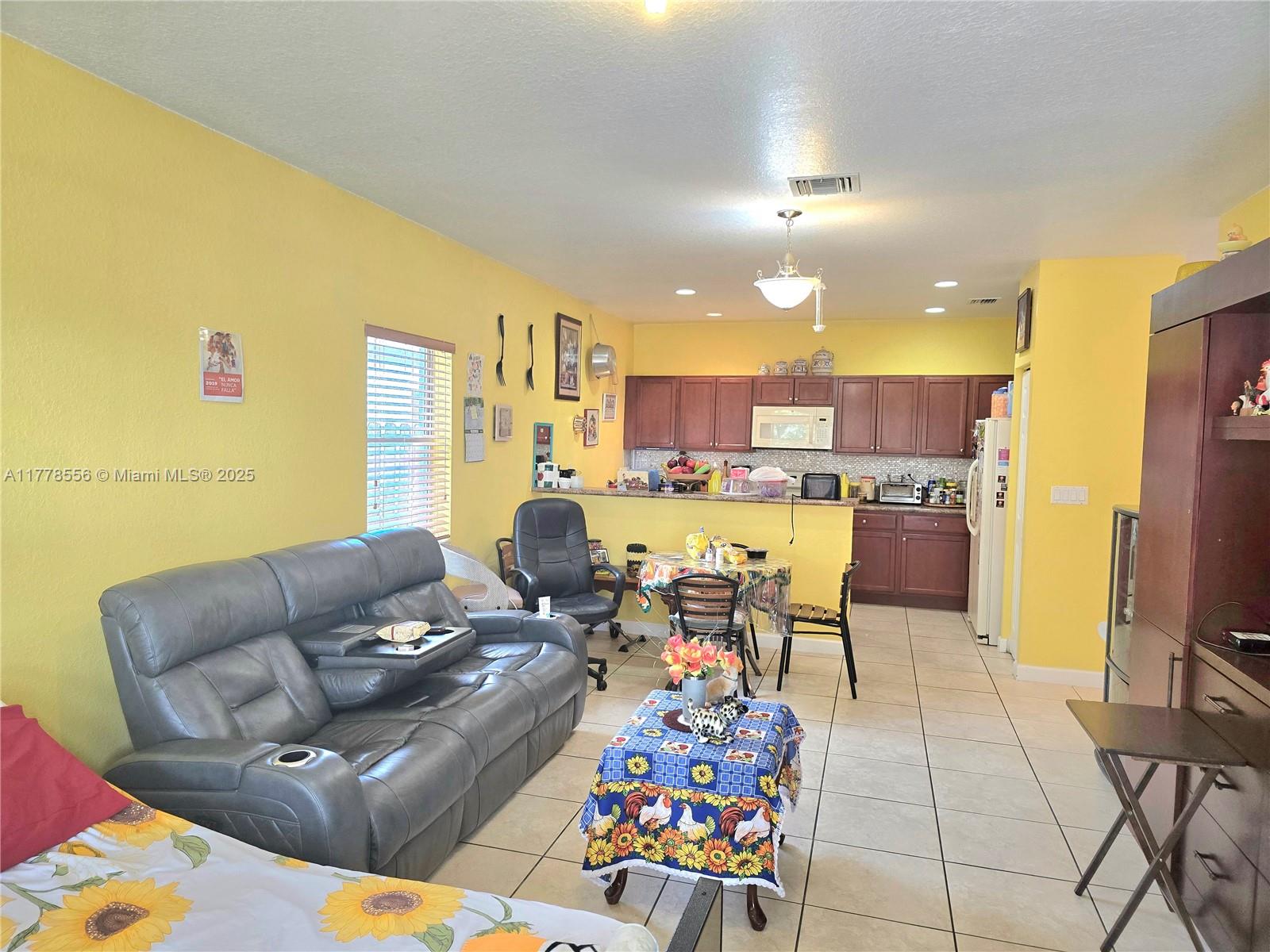142 Ne 33rd Ter Property Photo 17