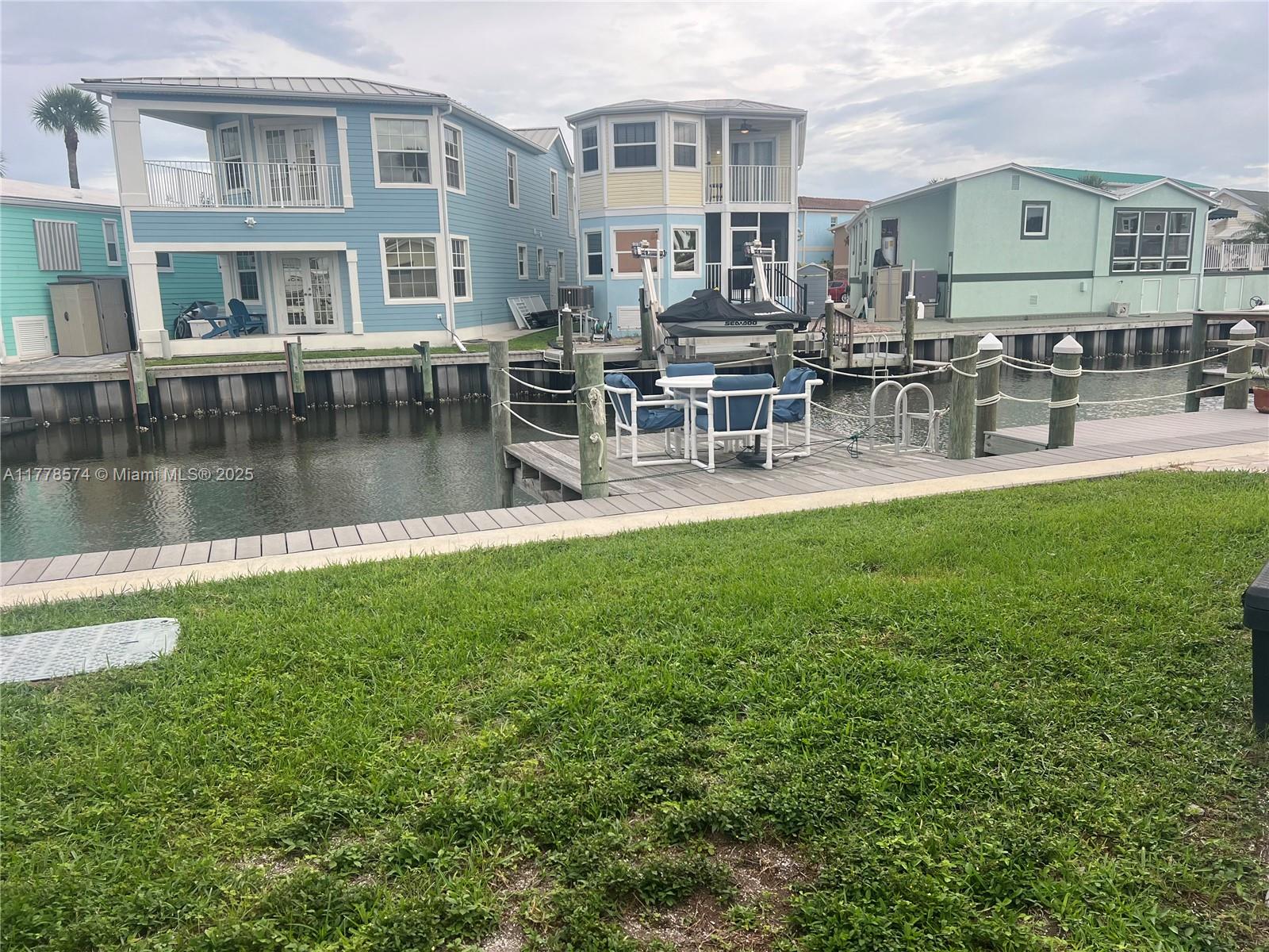 2064 Nettles Blvd Property Photo