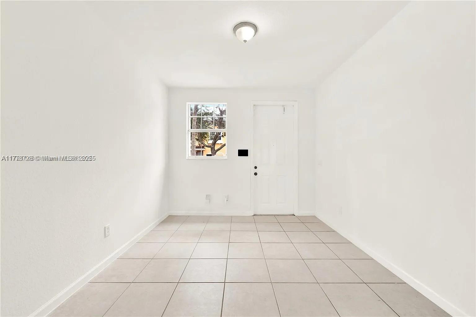 580 Ne 21st Ter 580 Property Photo 4