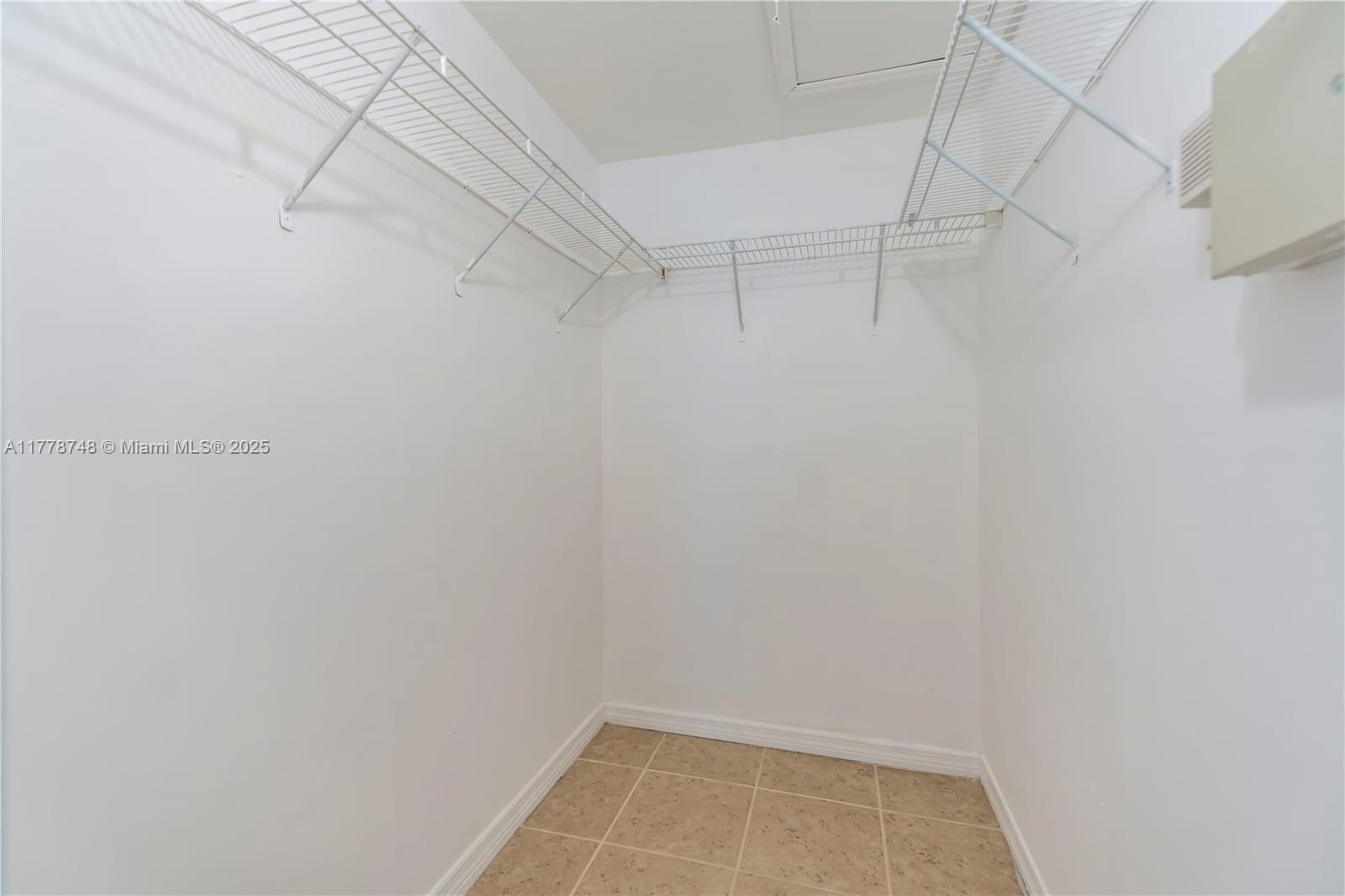 2930 Se 12th Rd 204-31 Property Photo 10