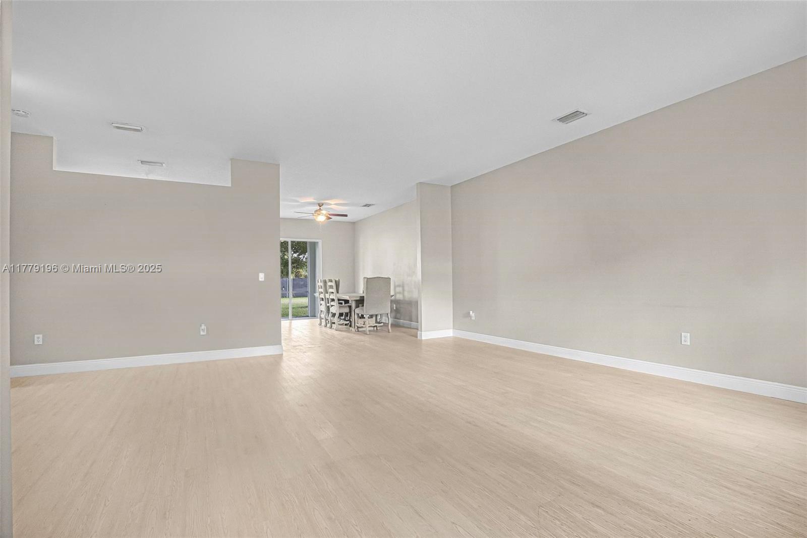 2821 Augusta Dr Property Photo 3