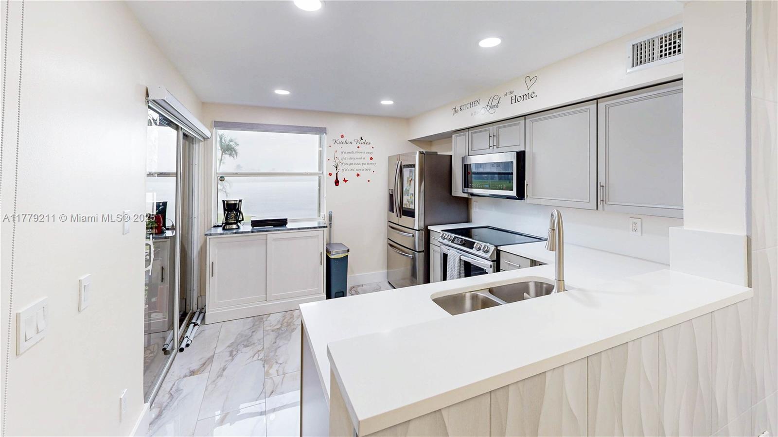889 Hamilton Dr 889b Property Photo 11