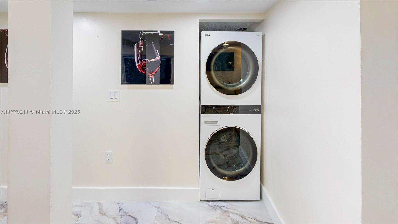 889 Hamilton Dr 889b Property Photo 14