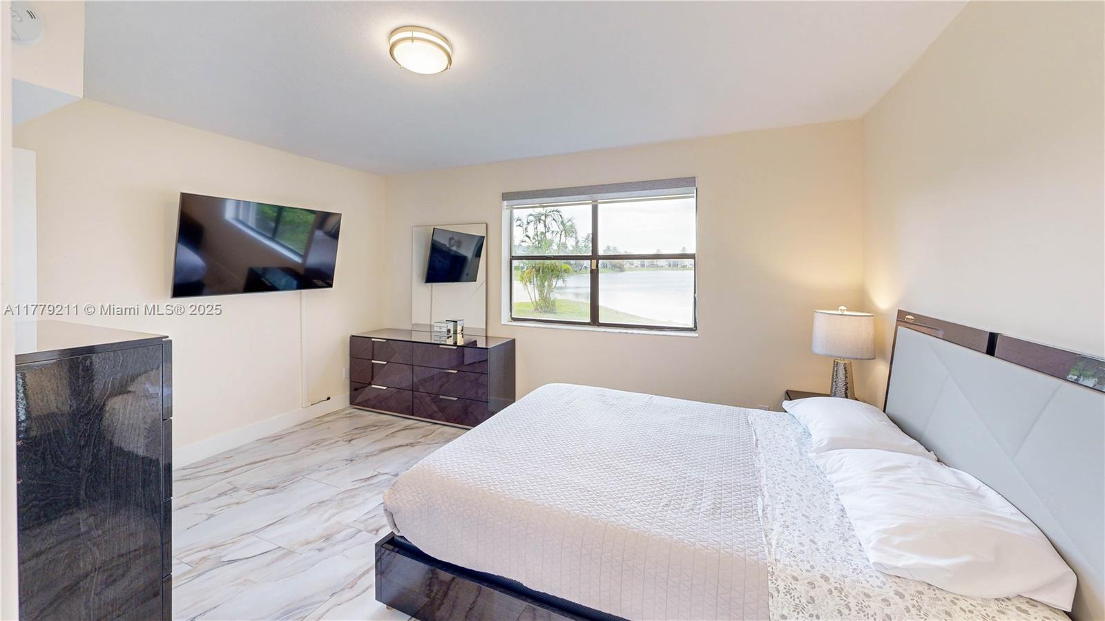 889 Hamilton Dr 889b Property Photo 17
