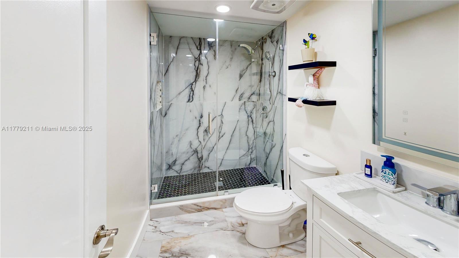 889 Hamilton Dr 889b Property Photo 25