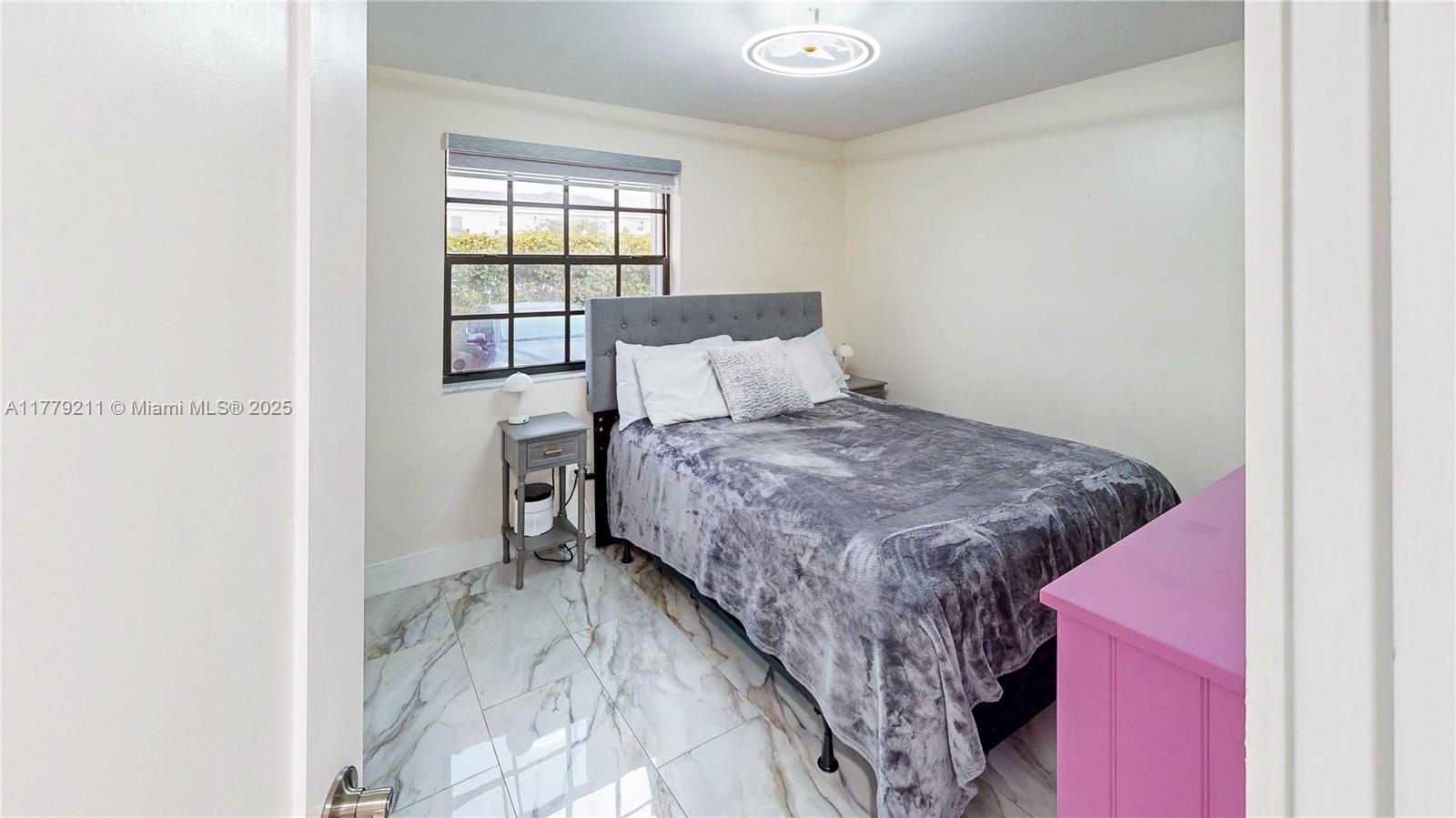 889 Hamilton Dr 889b Property Photo 26
