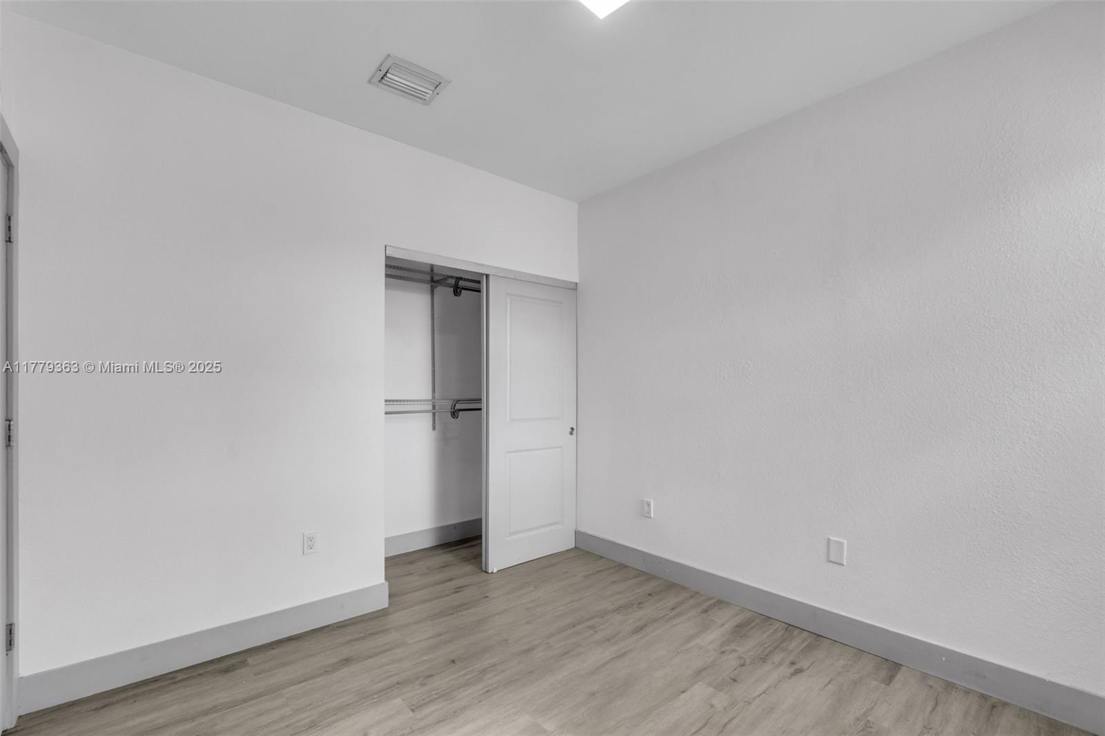 1720 Ne 33rd Ave 104-5 Property Photo 22