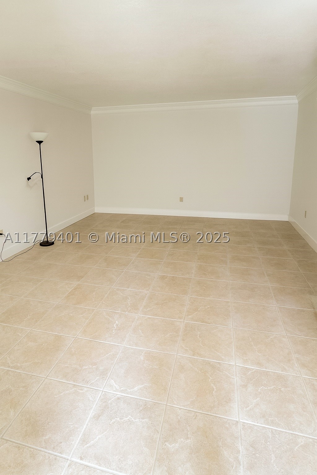 800 Ne 199th St 105d Property Photo 3