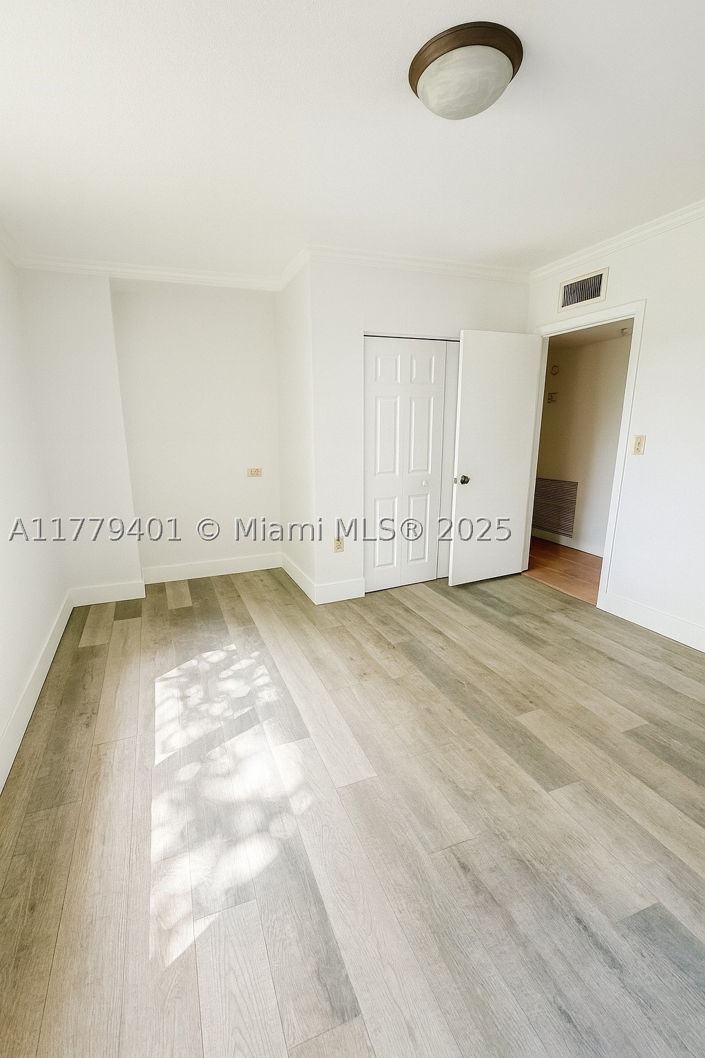 800 Ne 199th St 105d Property Photo 4