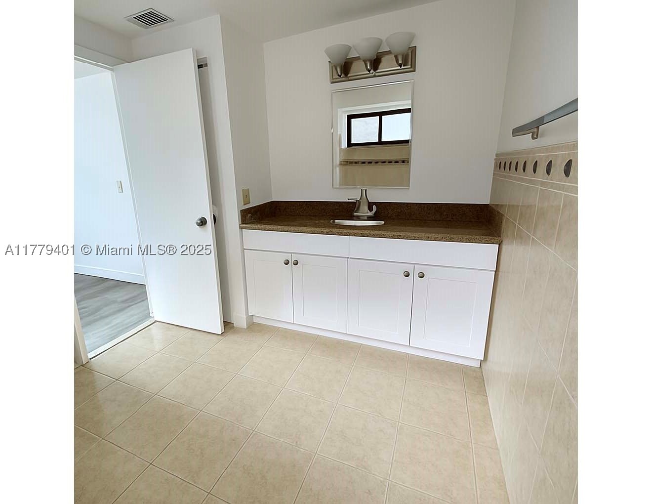 800 Ne 199th St 105d Property Photo 8