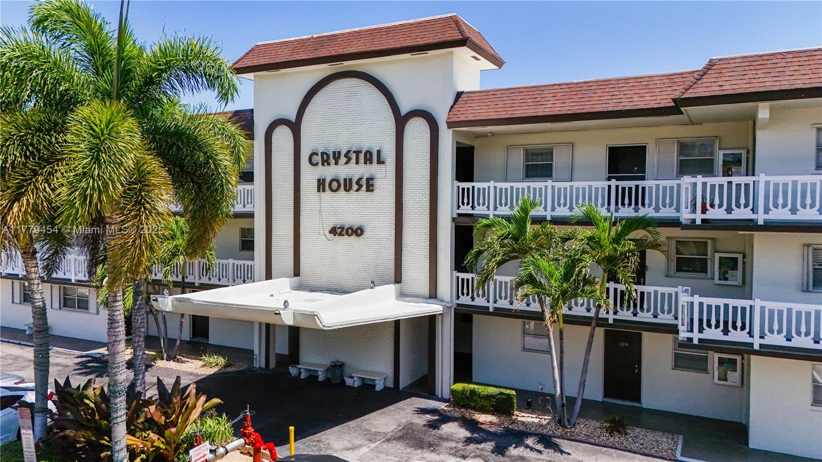 4200 Crystal Lake Dr 303 Property Photo 1