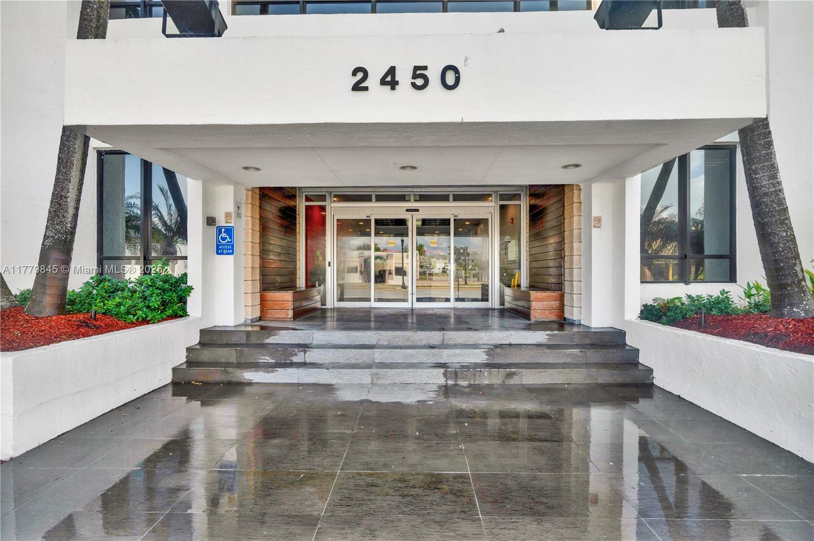 2450 Hollywood Blvd Property Photo 1