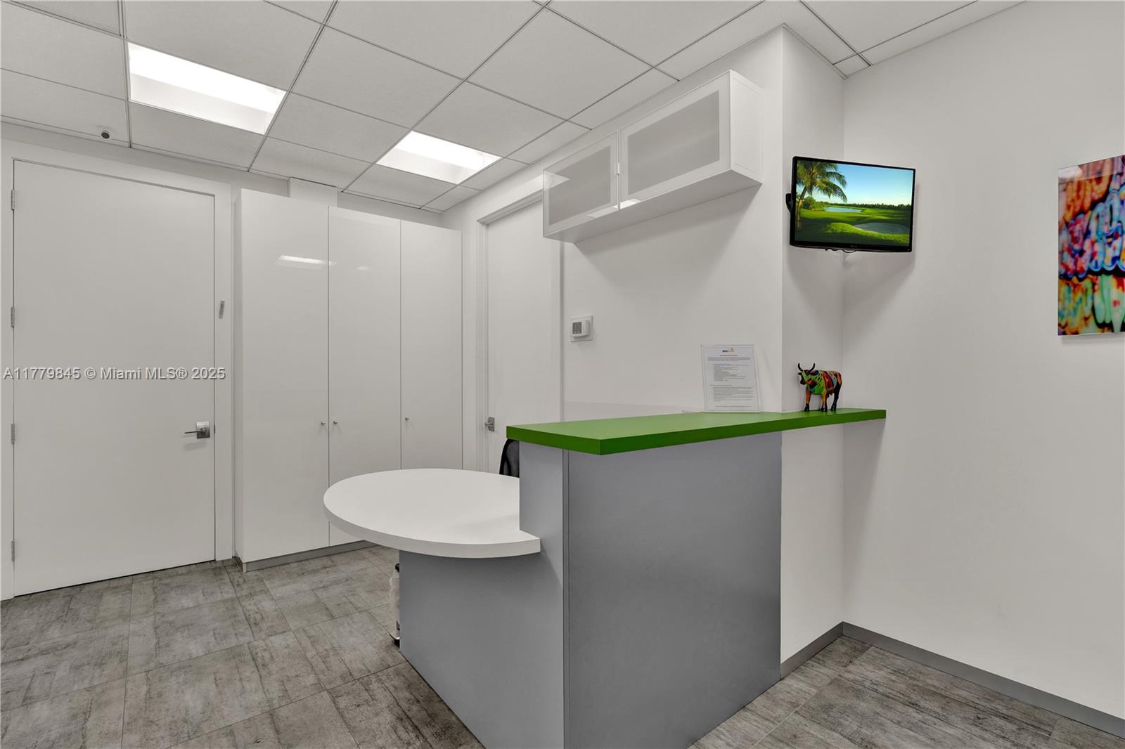 2450 Hollywood Blvd Property Photo 10
