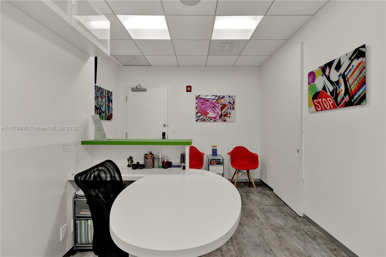 2450 Hollywood Blvd Property Photo 12
