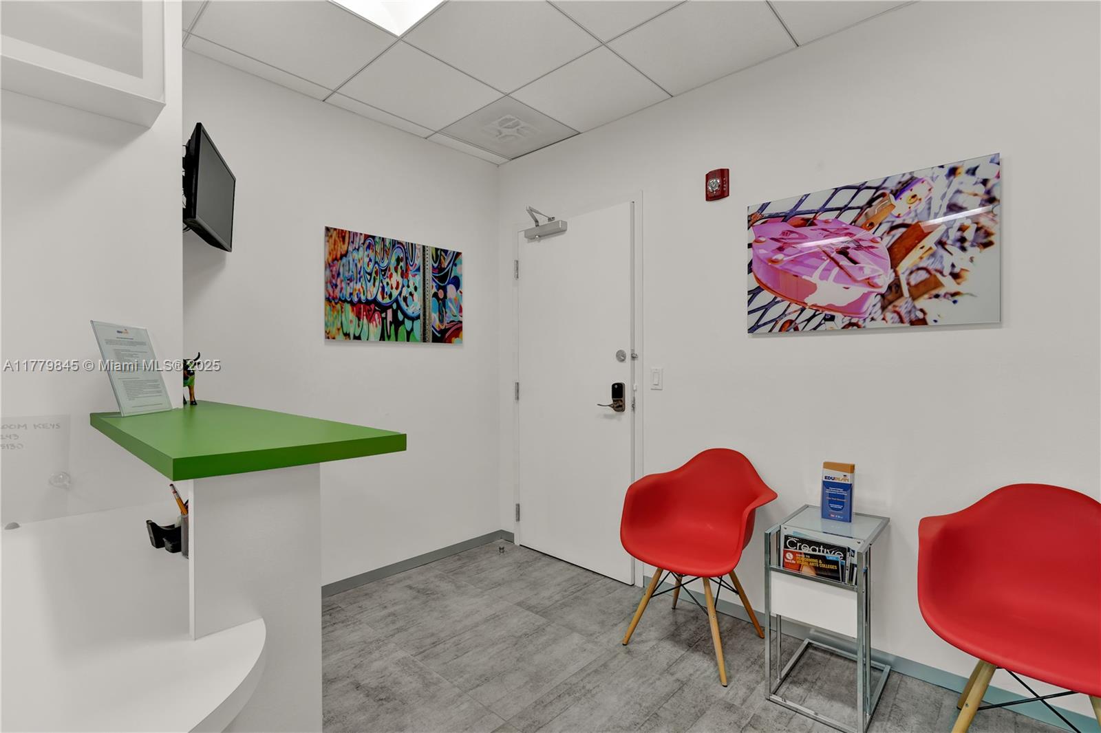 2450 Hollywood Blvd Property Photo 13