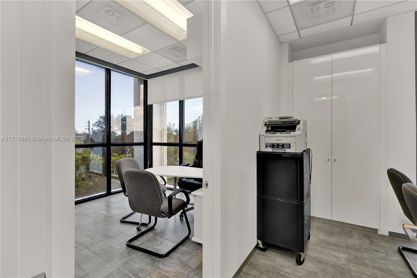 2450 Hollywood Blvd Property Photo 22