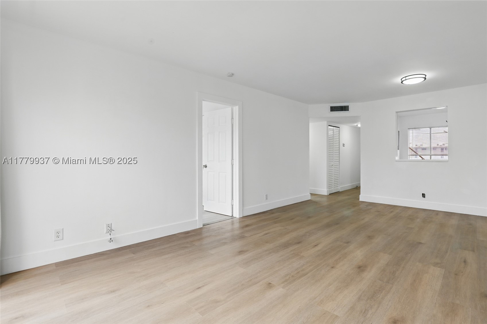 8540 N Sherman Cir 408 Property Photo 10