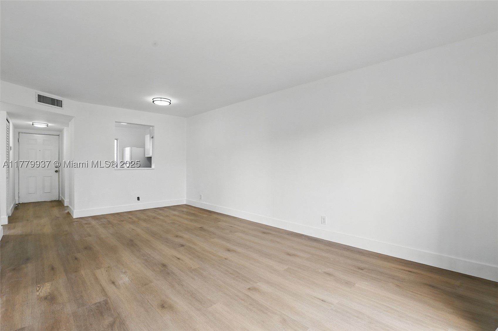 8540 N Sherman Cir 408 Property Photo 11