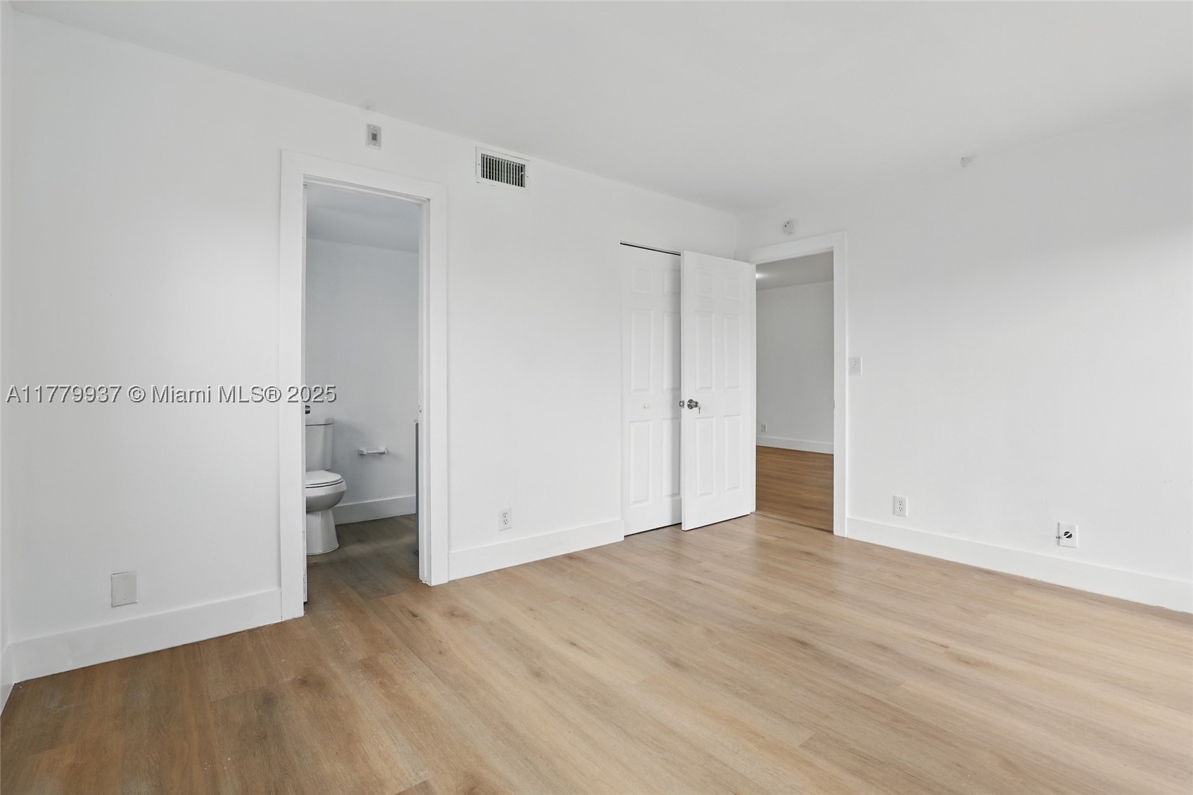 8540 N Sherman Cir 408 Property Photo 16