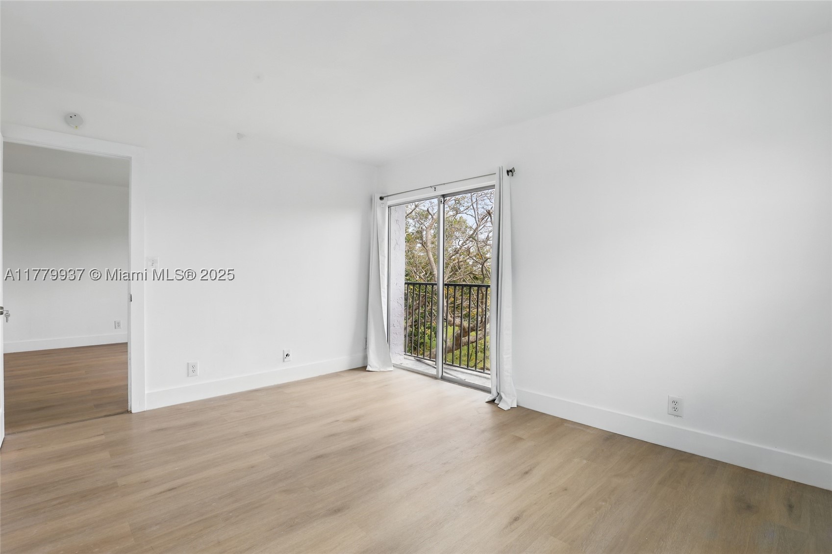 8540 N Sherman Cir 408 Property Photo 17