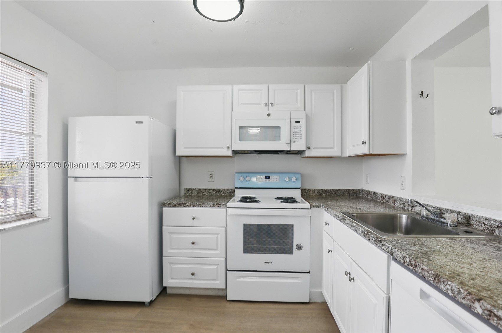 8540 N Sherman Cir 408 Property Photo 25
