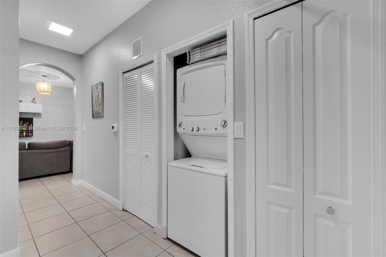 2551 Se 16th Ter 101 Property Photo 18