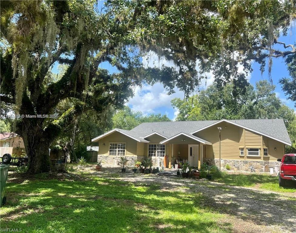 140 Davis St Property Photo