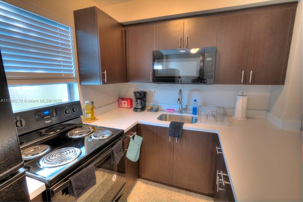 1220 Sw 5th St 16 Property Photo 6