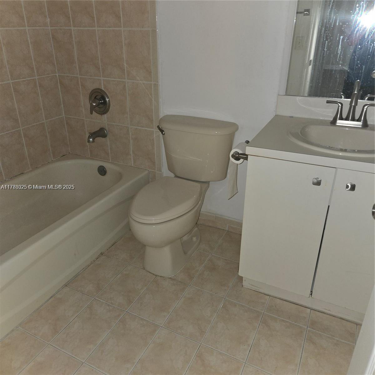 2665 Ne 4th St 203 Property Photo 4